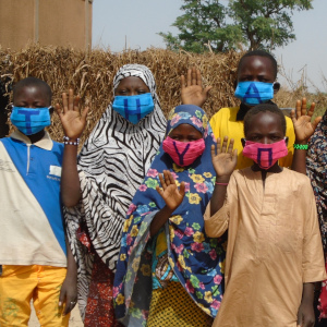 Students in Niger show their thanks to Save the Children donors during the Corona virus pandemic.