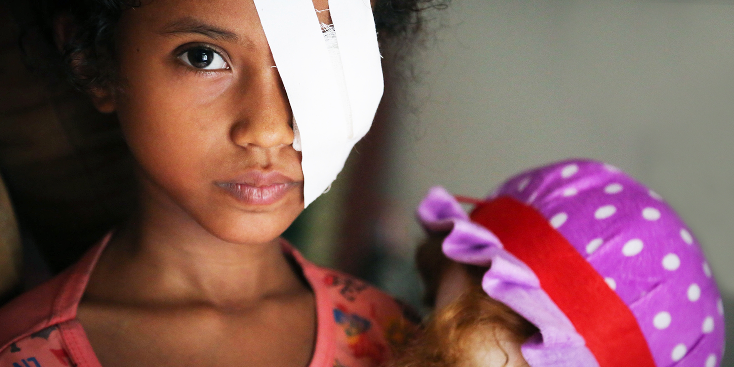 Eight-year-old Razan*s eye was seriously injured when she was hit by shrapnel during an airstrike in Hodeidah. Credit: Mohammed Awadh / Save the Children, July 2018 