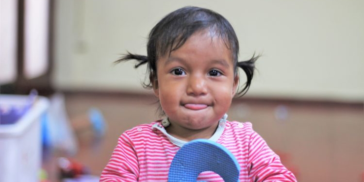 Little Idania, who at 18 months already can say 55 words! Photo credit: Save the Children 2018.