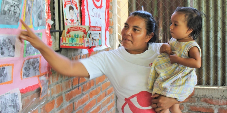 Rosa with her niece, Idania. Photo credit: Save the Children 2018.