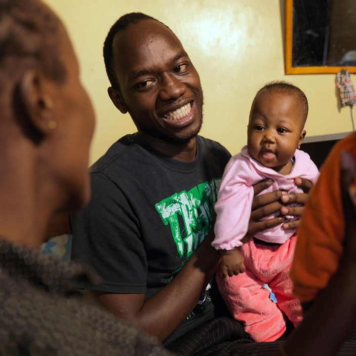 William (father) with his wife and their twins Amber Nkirote & Audrey Nkatha. William has successfully helped his wife with KMC and is now the proud father to very healthy twins. Photo credit: Peter Caton / Save the Children 2018.