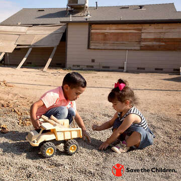 Santos, 4, with his sister Anahi, 2, during a home visit as part of Save the Children’s signature Early Steps to School Success program in Central Valley California. Photo credit: Tamar Levine / Save the Children 2016.
