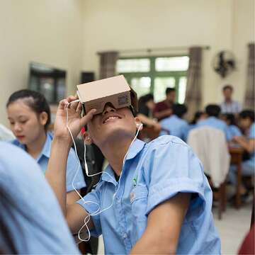 Student experiences VR device on August 24, 2018 in Danang, Vietnam. Photo credit: Roi Images/STUDIO at Getty Images for Accenture 2018.