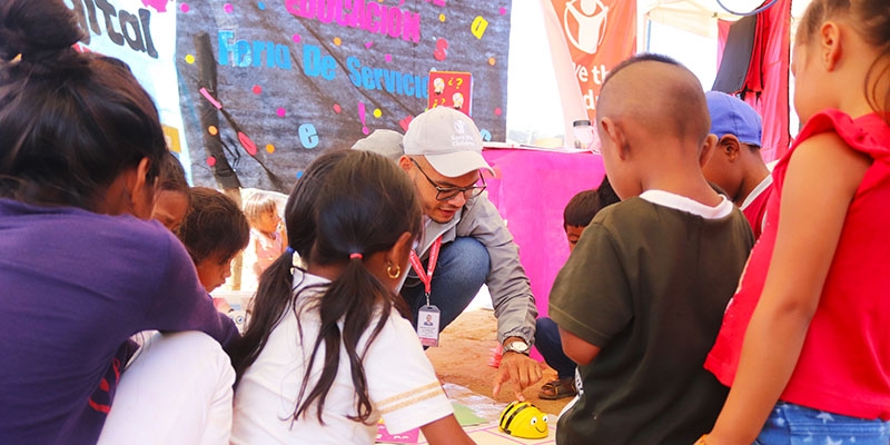 A staff member works with kids at a Save the Children program
