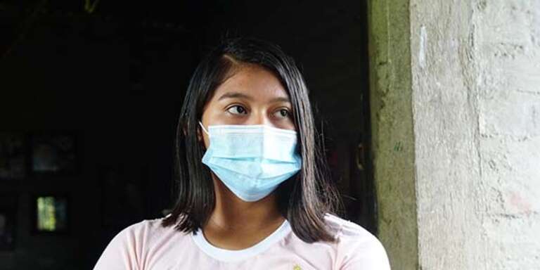 Dayana is a 15-year-old girl who lives in the Sonsonate region in El Salvador. Her family is dealing with the effects of learning during the coronavirus pandemic.