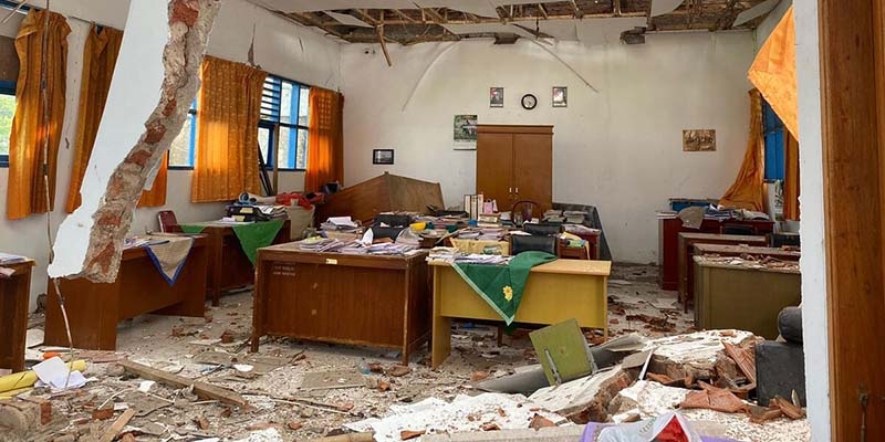 In Indonesia, a classroom was badly damaged due to the recent earthquake. 