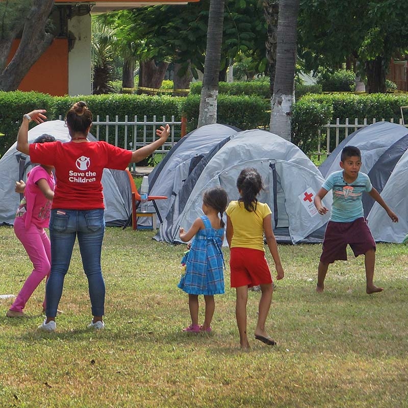 After an 8.2 earthquake severely shook Mexico Save the Children’s emergency response team quickly mobilized to ensure the children in shelters are protected and learning, with access to safe spaces to learn and play. Photo credit: Dorian Martínez/Save the Children 2017.