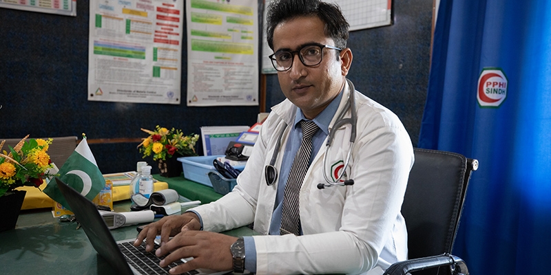 Pakistan, a doctor from the Basic Health Unit (BHU) in the flood affected district of Khairpur, in Sindh province, Pakistan, treats vulnerable children and families 