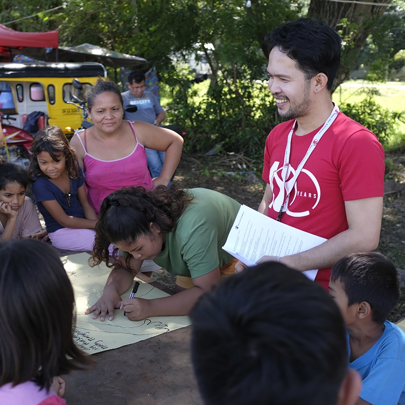 Philippeans evacuees speak with Save the Children staff.