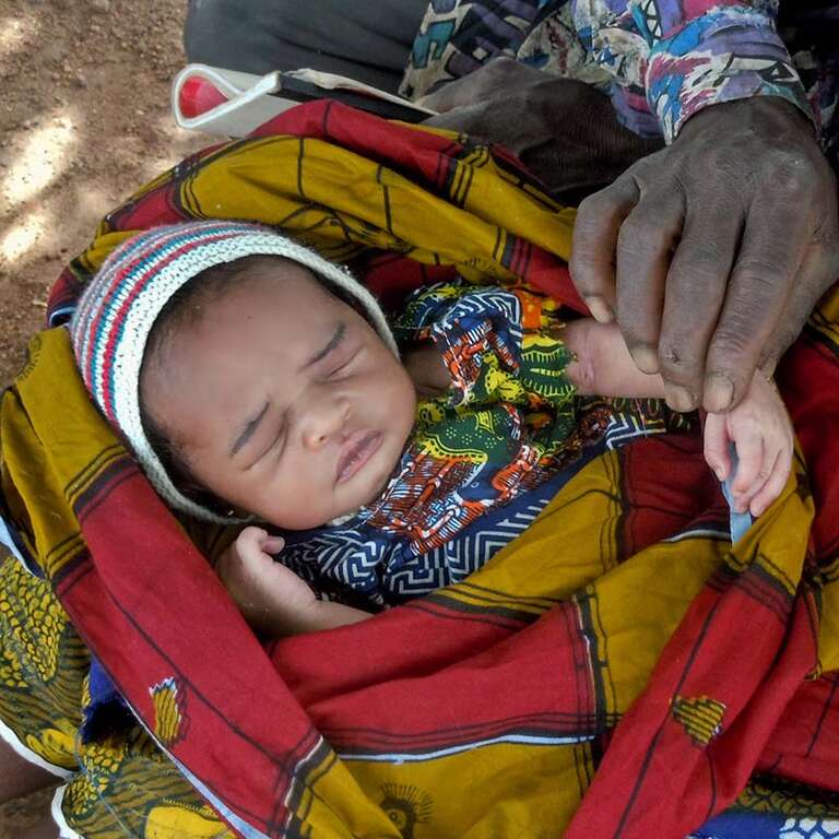A community health worker, makes a home visit to a 7 day-old newborn in Mali. The infant and mother are doing well. Photo credit: Save the Children, September 2012. 