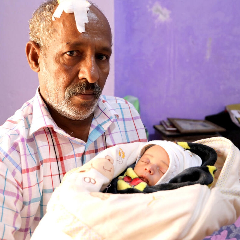 Ameen* with his 2 month old baby boy Salem* after a shelling in Yemen. Hadil Saeed/ Save the Children.