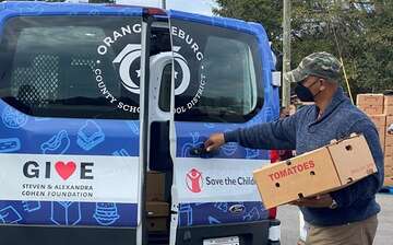 mobile unit brings food to rural US