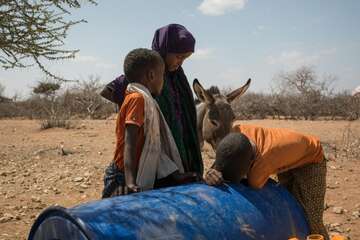 mother and two children searching for water in Somalia