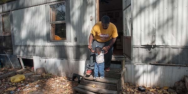 Denzel, 21, and his daughter 20-month-old Akeri participate in Save the Children’s early childhood development program in Mississippi’s Delta region.