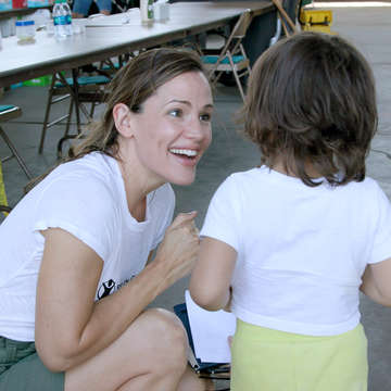 Save the Children Board of Trustee member Jennifer Garner vists a transit center in Deming, New Mexico where Save the Children is operating child-friendly spaces for migrant children who have been released from a U.S. Customs/Border Patrol detention center. As families arrive at a transit center to determine the next steps in their journey, children are cared for by our child protection experts – so the parents can rest, figure out travel arrangements and just catch their breath. Photo credit: Save the Children, June 2019.